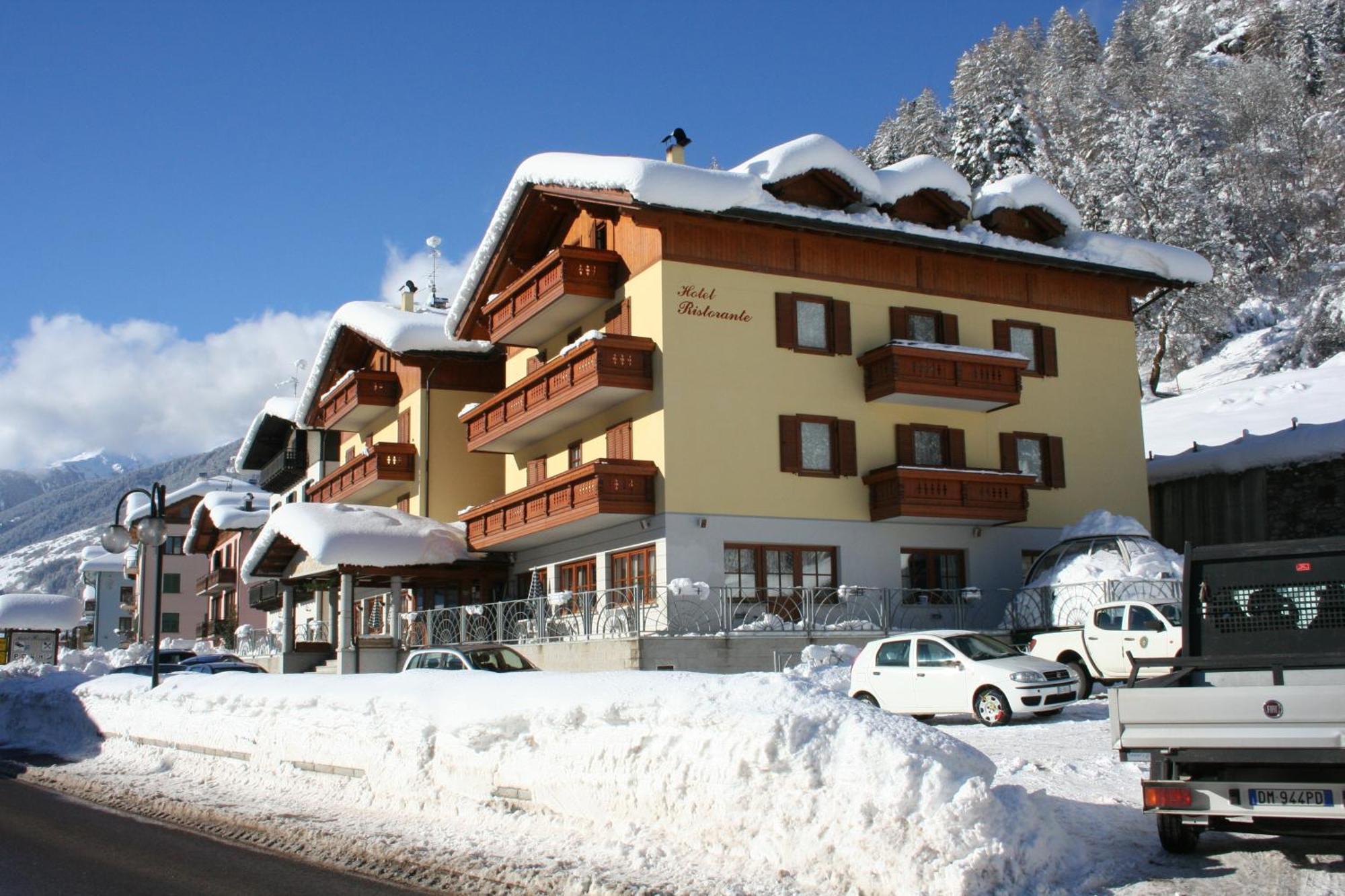 Hotel Pezzotti Pellizzano Exterior foto